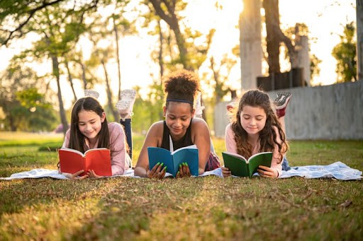 5 Tips to Keep Up With Your Summer Reading